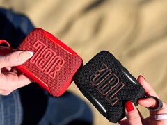 JBL Go 5'in AirTouch özelliği, iki hoparlörü birbirine çarptırarak eşleştirmenizi sağlar.