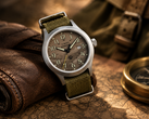 Timex TW2Y89500 ve TW2Y89400 saha saatleri, kuvars mekanizma ile birlikte gönderilir.
