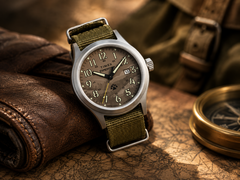 Timex TW2Y89500 ve TW2Y89400 saha saatleri, kuvars mekanizma ile birlikte gönderilir.