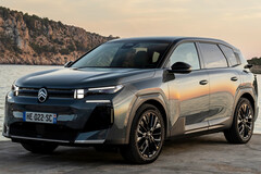 Geniş motor seçenekleri: Yeni Citroën C5 Aircross, tamamen elektrikli (BEV), şarj edilebilir hibrit (PHEV) ve geleneksel hibrit versiyonlarıyla satışa sunuluyor