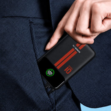 Bir giysi cebinde gösterilen, dahili ekrana sahip Honor Life powerbank