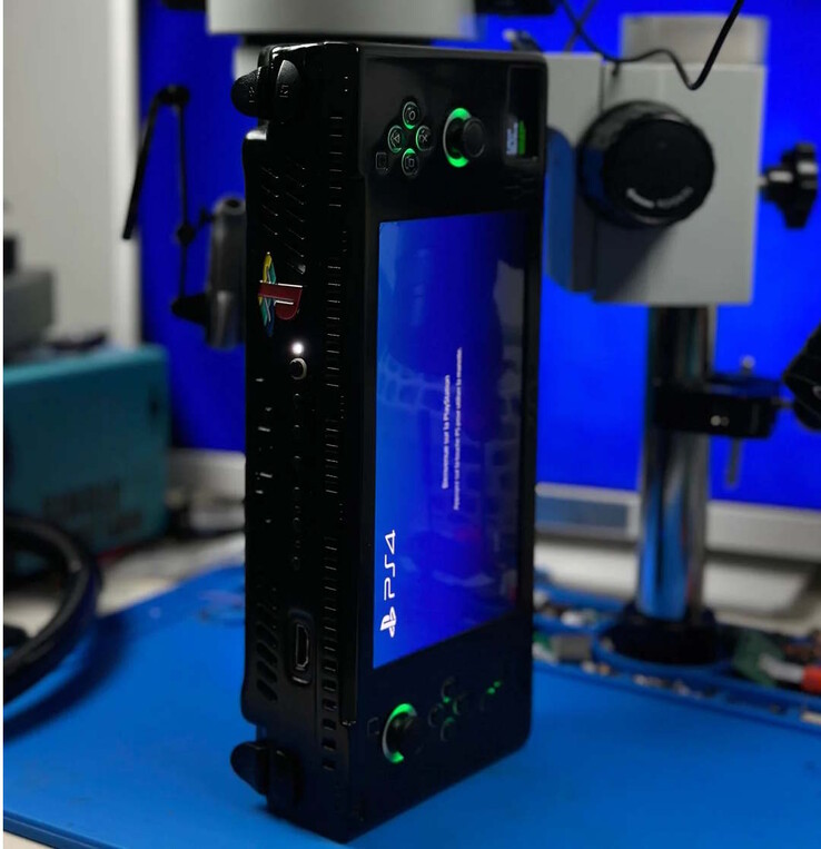 PS4 el bilgisayarı oldukça hantal (Resim kaynağı: wewillmakeitnow)