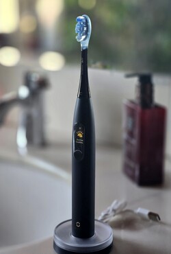 Oclean X Ultra WiFi Akıllı Sonik diş fırçası incelemesi. Test cihazı Oclean Almanya tarafından sağlanmıştır.