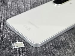 Galaxy A36 5G'nin kart yuvası