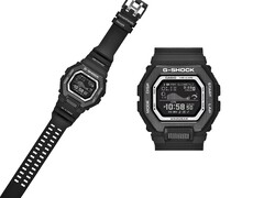 Casio G-Shock GBX100SFJ-1, tamamen siyah şık bir tasarıma ve yüksek kontrastlı negatif bir ekrana sahiptir.