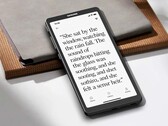 Dasung Link 2, bir akıllı telefonun ekranını 6,7 inçlik bir E-Ink paneline yansıtıyor.