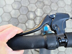 SoFlow scooter üzerindeki fren ayarlanmalıdır.