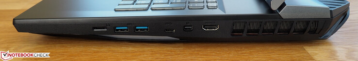 Right side: microSD card reader, two USB 3.1 Gen2 Type-A ports, one USB 3.1 Gen2 Type-C port, one Mini DisplayPort 1.4 port, HDMI 2.0 port