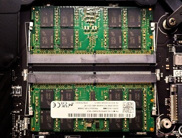 DDR5 genişletmesi için iki CSODIMM yuvası