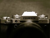 Burada gösterilen Fujifilm X-T5 modelinin yakında bir halefi çıkması bekleniyor.