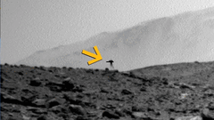 Curiosity'nin Mars'taki gizemli “savaş tripodu”. Bu tuhaf nesne sadece bir karede göründü.
