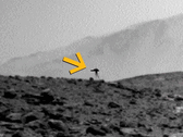 Curiosity'nin Mars'taki gizemli “savaş tripodu”. Bu tuhaf nesne sadece bir karede göründü.