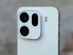 Find X9 Pro'nun arkadan yakın çekimi.