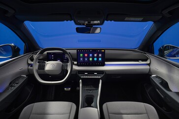 VW ID Polo'nun iç mekanı fiziksel düğmeler ve topuzlarla dolu.