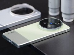 Vivo X300 Ultra büyük bir kamera yuvasına sahiptir.