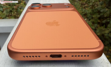 Alt: mikrofon, USB-C, ses seviyesi