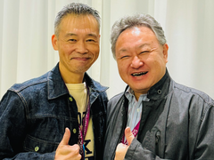 Shuhei Yoshida'nın Keiji Inafune ile bir görüntüsü.