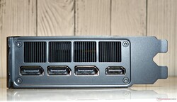 Bağlantı Noktaları: 3x DisplayPort 2.1b çıkışı, 1x HDMI 2.1b çıkışı