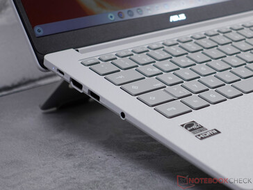 USB-C (5 GB/sn, DP ve PD), HDMI, USB-A, 3,5 mm kulaklık