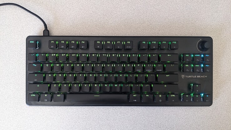 AIMO RGB aydınlatmalı Turtle Beach Vulcan II TKL klavyenin üstten görünümü