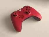 Kırmızı Xbox kablosuz oyun kumandası. 