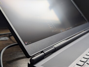 Uçtan uca cam, OLED veya dokunmatik ekran seçenekleri yok. G-Sync standart olarak gelir