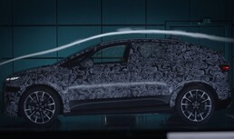 İlk taslakların ardından yeni Audi A2 e-tron, İsveç'in kuzeyinde buz ve kar üzerinde ve rüzgar tünelinde yapılan test sürüşleri sırasında kamuflajlı olarak gerçek dünyada görücüye çıktı.