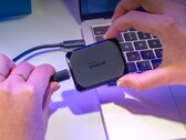 Resimde görülen Crucial X10 Pro harici SSD
