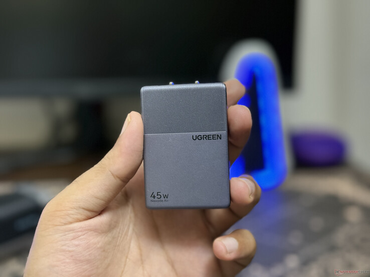 Ugreen Nexode Air 45W Slim’in önden görünümü