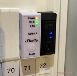 Yeni Anker Solix Smart Meter Gen 2, aynı derecede uyumlu olan Shelly Pro 3 EM kadar ince bir tasarıma sahip.