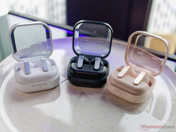 Özel Pembe renk seçeneğinin yanında Mat Siyah ve Beyaz renk seçenekleri