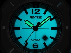 Casio Pro Trek PRJ-01AE-8, karanlıkta turkuaz renkte parlayan, ışıklı ibreleri ve kadranı olan bir modeldir.