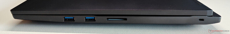 Sağ: 2x USB-A 3.2 Gen.1 (5 GBit/s), SD kart okuyucu, Kensington Nano Koruyucu Kilit