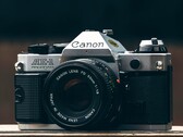 Canon EOS R8 Mark II'nin tasarımında Canon AE-1'den ilham aldığı söyleniyor.