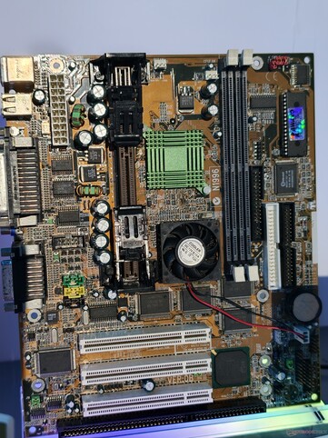 Intel 440ZX yonga setine dayalı MSI MS-6168