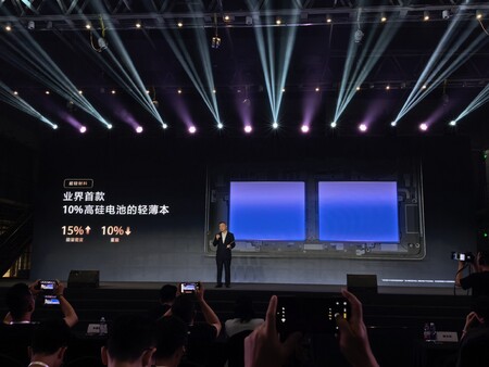 Huawei'nin yeni silikon katkılı pilleri gösteren slaytı