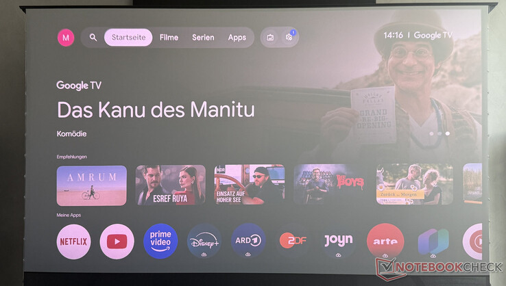 AWOL Vision, tanıdık bir kullanıcı arayüzüne sahip Google TV'yi kullanır (gün ışığında kaydedilmiştir)