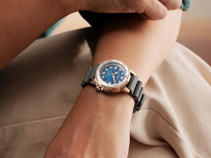 36,5 mm'lik kasa, modern dalış saatlerine daha kompakt bir yaklaşım sunuyor.