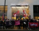 Take Two House önünde protesto düzenleyen IWGB ve RGWU üyeleri