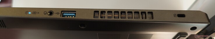 sağ taraf: 3,5 mm ses jakı, USB-A 3.0, Kensington kilit yuvası