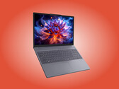 Luna Grey renk seçeneğiyle IdeaPad Slim 3i 15IWC11.