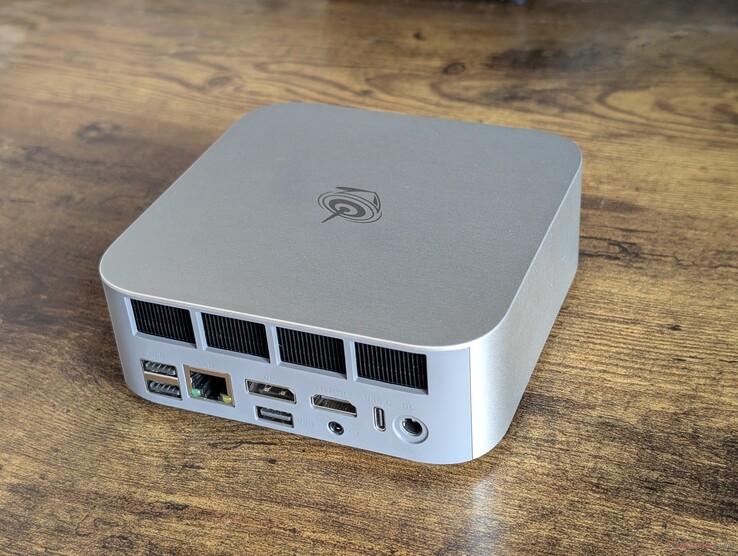 Arka: 2x USB-A 3.2 Gen. 2 (10 Gbps), RJ-45 (2.5 Gbps), DisplayPort 1.4, USB-A 2.0, HDMI 2.1, 3.5 mm kulaklık, USB-C 10 Gbps w/ DisplayPort + Güç Dağıtımı, AC adaptörü