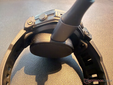 Kompakt şarj adaptörü dahildir, kablo dahil değildir