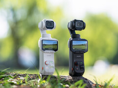 Luna Pro, Ultra'nın ana kamerasıyla aynı sensöre sahiptir. Resimde: gimbal kameranın iki renk seçeneğini gösteren bir fotoğraf.