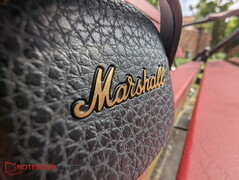 Dokulu PU deri ve Marshall logosu