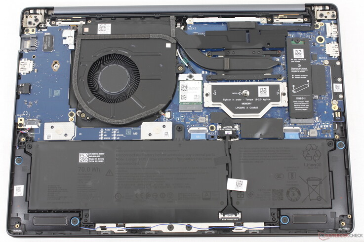 Dell Pro 5 14 anakart. Test yapılandırmamızdaki LPCAMM2 yuvasına dikkat edin.