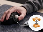 Elecom Ist Plus trackball mouse (IT10MRS), sürtünmesi azaltılmış 5 bilyeli silindirler kullanır.