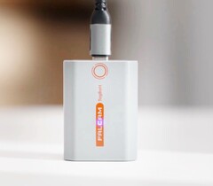 Falcam bataryası, USB-C kablosu aracılığıyla doğrudan şarj edilebilir.