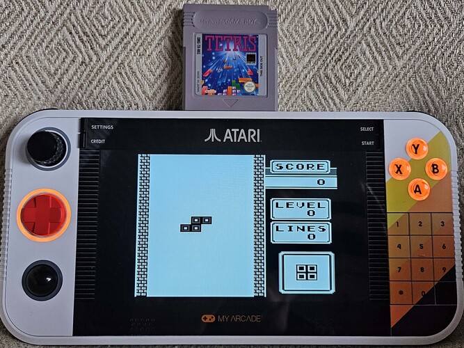GameBoy'daki Tetris doğrudan başlıyor ve büyük ekranda orijinalinden daha iyi görünüyor (Görsel kaynağı: Marc Zander, Notebookcheck)