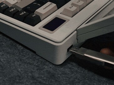 Çevre birimlerini bağlamak için dahili USB bağlantı noktası